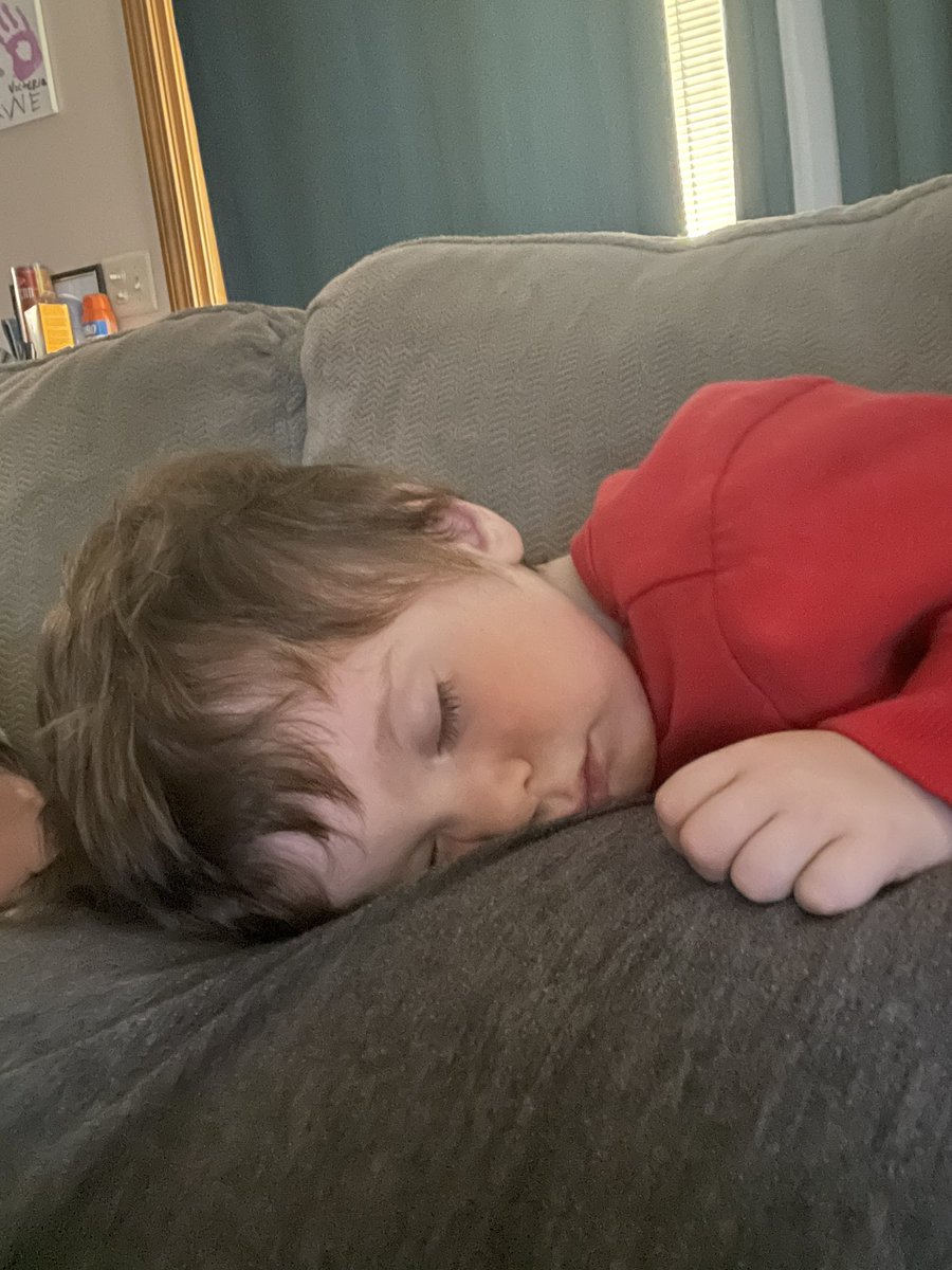 AnonymousMom17's tweet photo. It’s the start of birthday weekend. Here’s how it’s going. https://t.co/NHUDdNuHDi