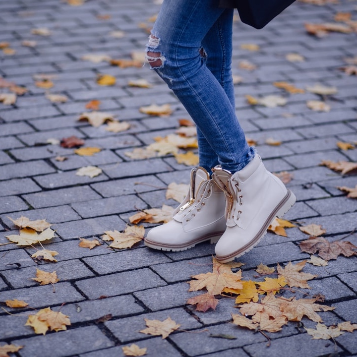 GetintheloopV's tweet image. Fall is officially HERE🍂🍂

When do you put away your summer wardrobe and bring out your sweaters?

📸 by freestocks

#buylocalcowichan #cowichanvalleylife #GITL #supportyourcommunity #loopinthevalley #cowichanvalleylooper #cowichanlooplove