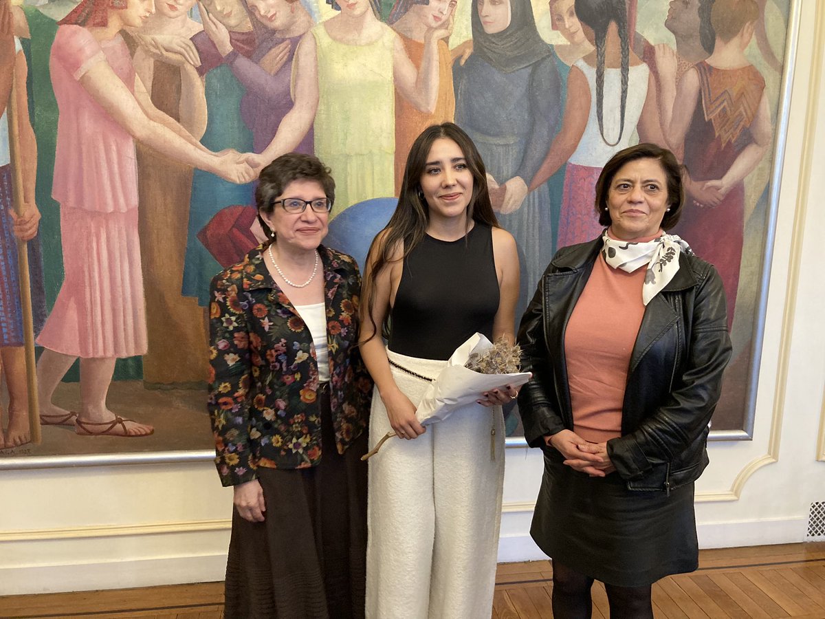 chambremexfran's tweet photo. Présentation hier de la collection de la Maison Dolores  à la résidence de l'ambassade du Mexique en France
Félicitations à Lola Arias ! !! Jeune designer à suivre....
#LaCEMFTeAcompana

#ChambreEconomiqueDuMexiqueEnFrance #CEMF2020 https://t.co/Lt3ZXT8zjP