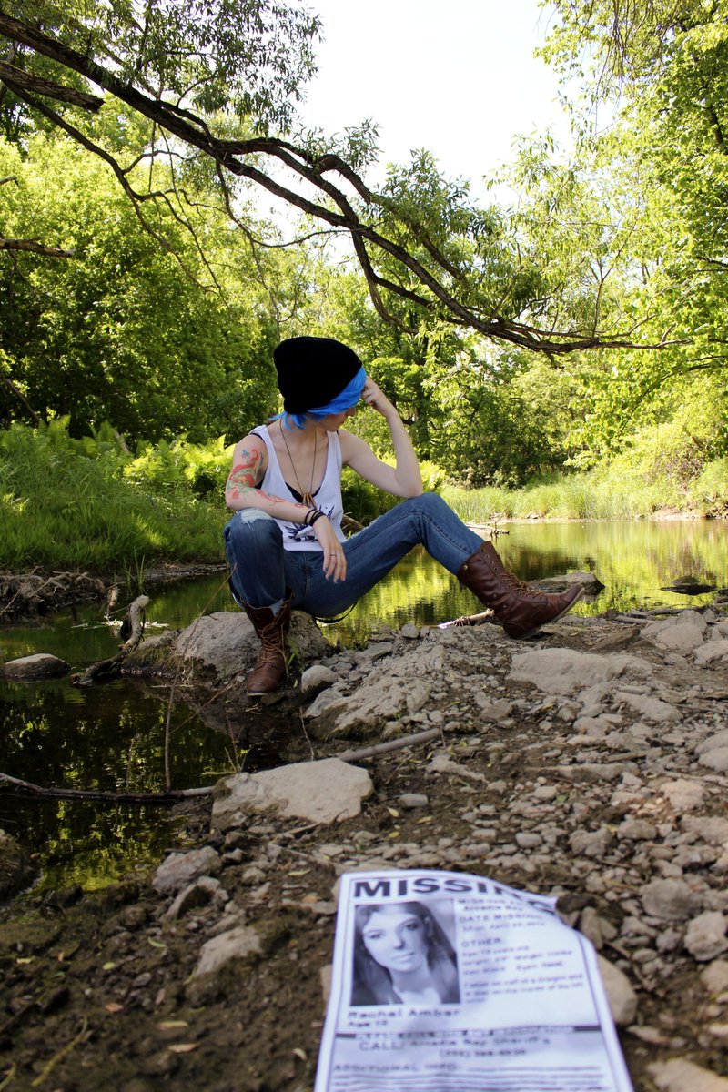 decaf_giraffe's tweet photo. throwing my hat into the ring for the @LifeIsStrange cosplay and fanart competition. I adore lis and still think of these photos fondly <3 #LifeIsStrangeSwitchCompetition 
📸: @congercine https://t.co/dLW0fVa4el