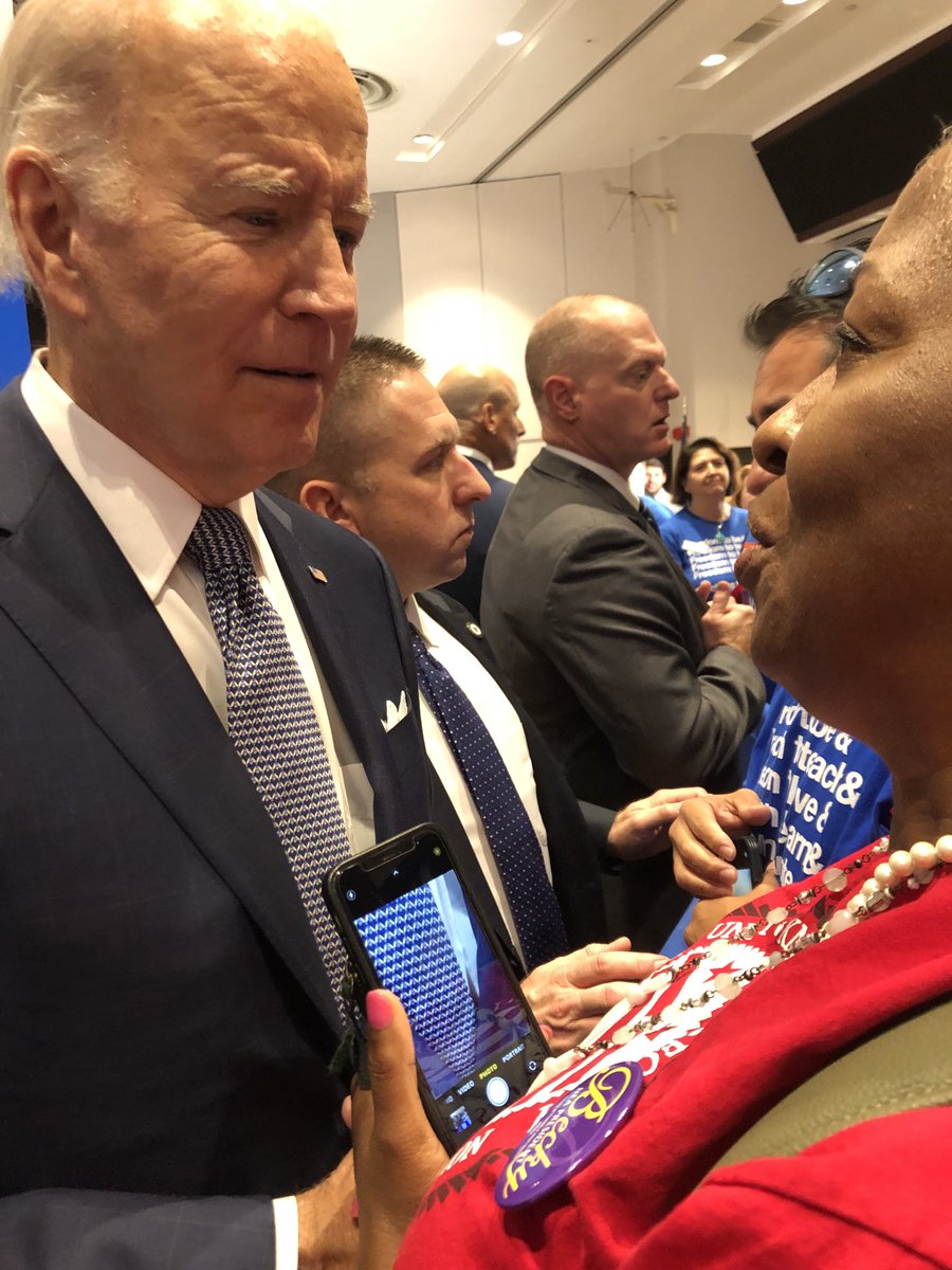 WTUTeacher's tweet photo. Look ⁦@JoeBiden⁩ reaction when he heard ⁦@WTUTeacher⁩ does not have a contract! ⁦@MayorBowser⁩ ⁦@DCPSChancellor⁩ ⁦@AFTunion⁩ #FairContractNow https://t.co/XFxgECw7bO