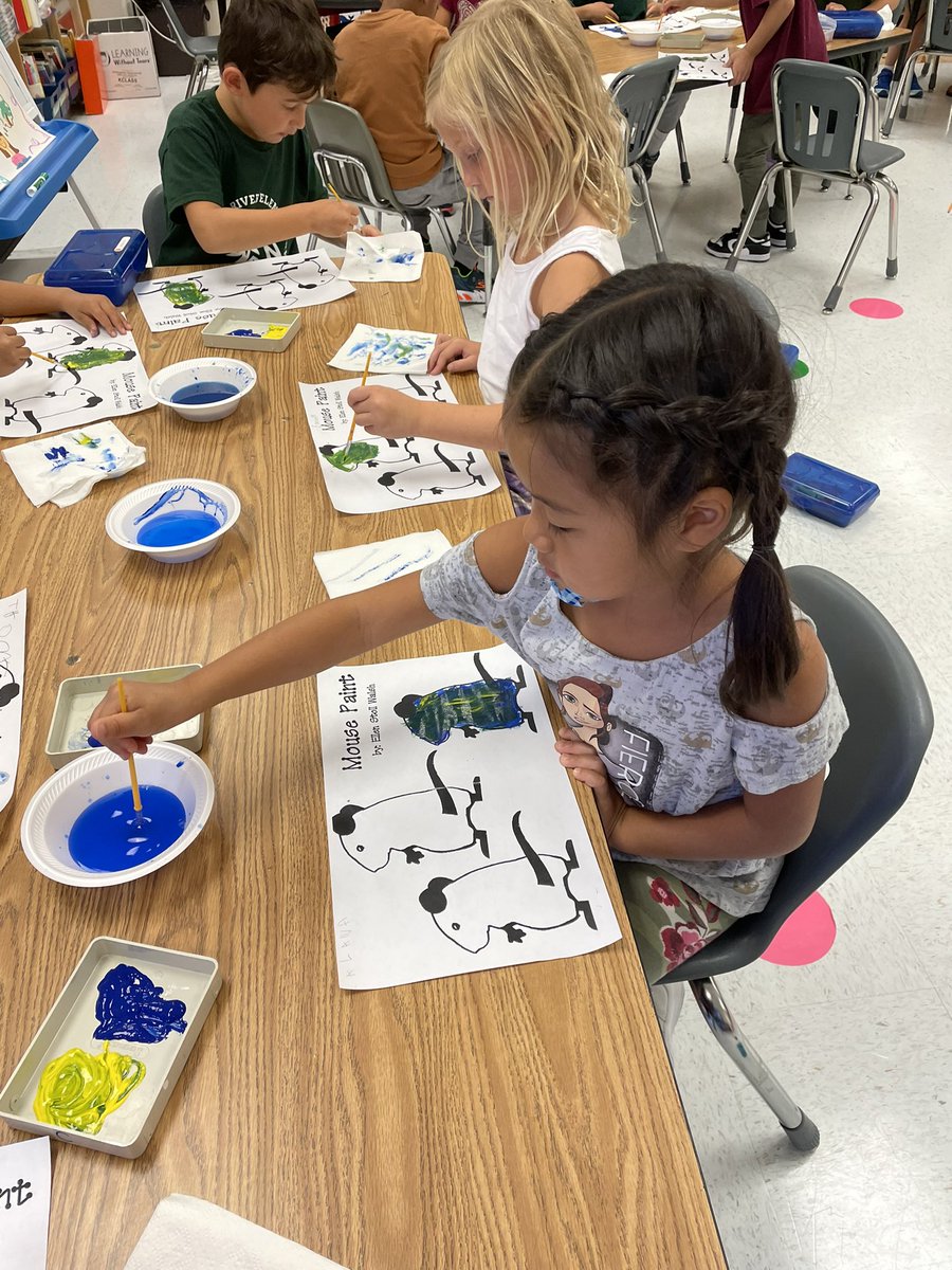jmitkows1's tweet photo. Mixing our primary colors to create our secondary colors!  #LRelem https://t.co/eb8gJItVBZ