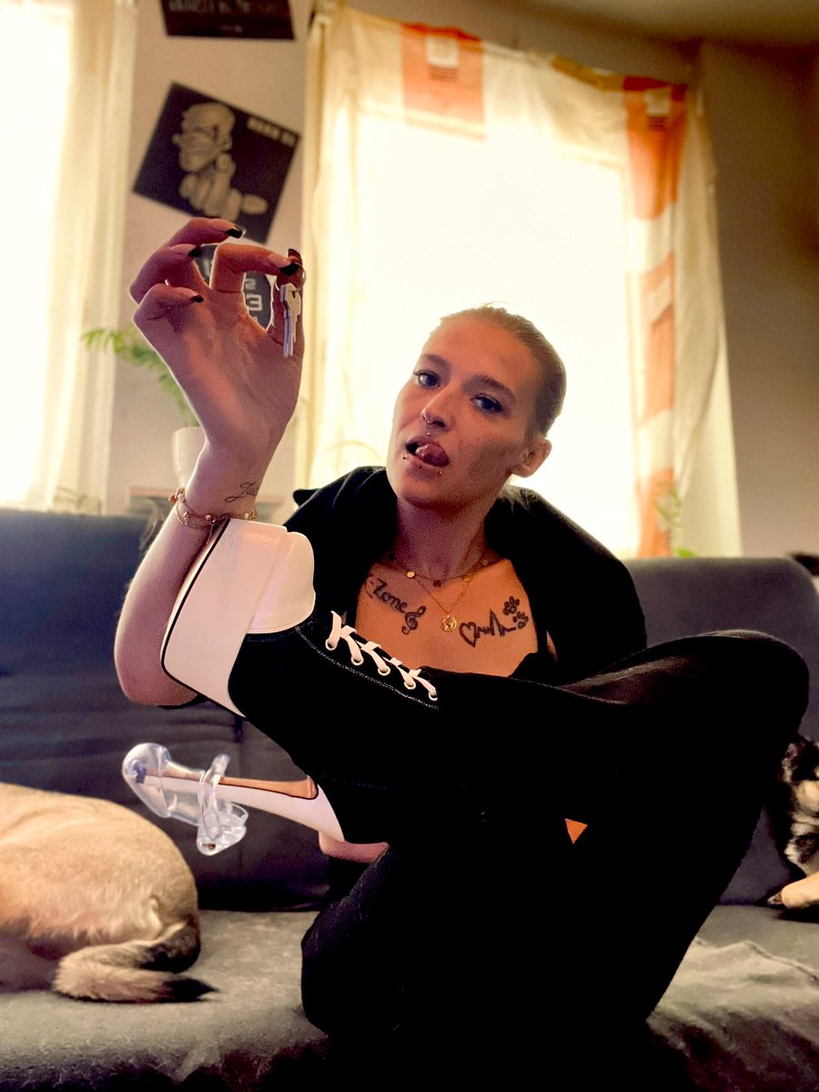 Geldher04419373's tweet photo. Schuldschein #rtgame 
5/5/5
4 Kommentare 
30 min 
Auf das er lange zahlen darf schön helfen 🩸😈#findom #game #schuldschein @RtSimp69 @samdoggy5 @rtfindom @RTFindomGerman @RtSlaveForDomme @GoddessWorldwi1 @findomWoR https://t.co/NQfDKF43j7