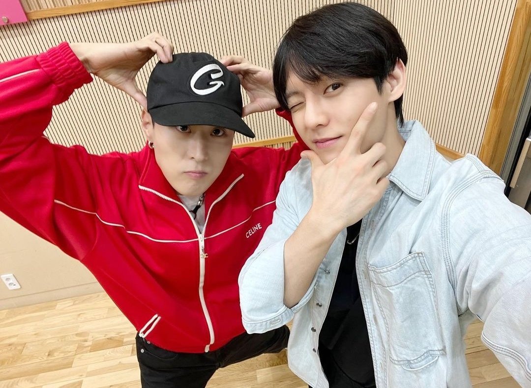 hutabrazil's tweet photo. FOTO | Atualização do BiKiRa no Instagram:
Minhyuk com o rapper PH-1 no Btob Kiss The Radio de hoje.
#BTOB #HUTA #MINHYUK #PH1 #ParkJunwon
+++ https://t.co/Fr7BfKNDyH