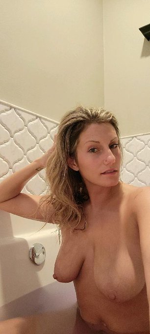Gonna relax for the evening https://t.co/L7ngTVyyJY