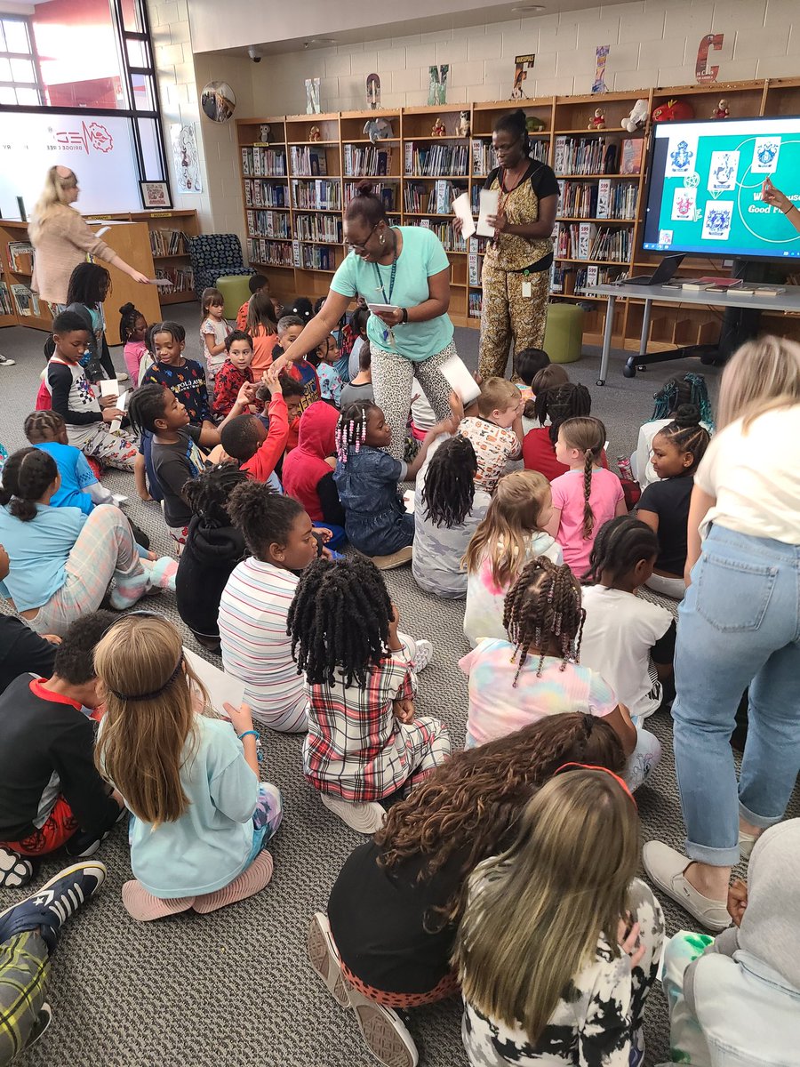 MEDatBCE's tweet photo. 3rd grade students finding out what House they belong in #HouseSelection https://t.co/VTsmMy27jd