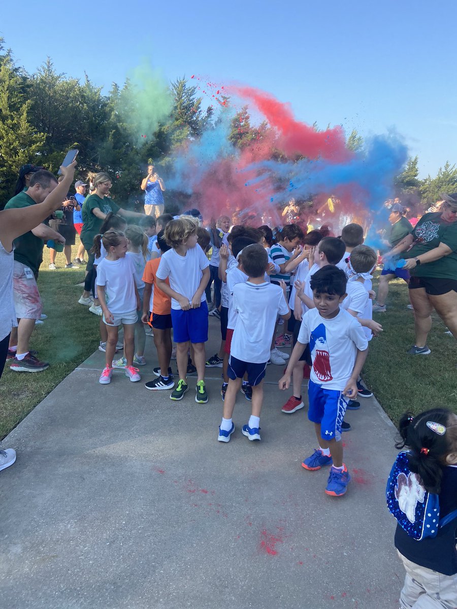 GunstreamFrisco's tweet photo. #FunRun was a success today!!  #teamgunstream #FISDmadetoshine https://t.co/4Si3Y0wtJF