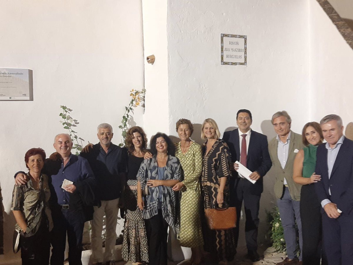 monicadramon's tweet photo. No veas Juan!!! Tu nombre en tu casa de #Vejer. Cuanto cariño de tus paisanos, de tu gente😍 “Rincón Juan Manzorro Burguillos” GRACIAS Vejer https://t.co/Dx7AdbXhki