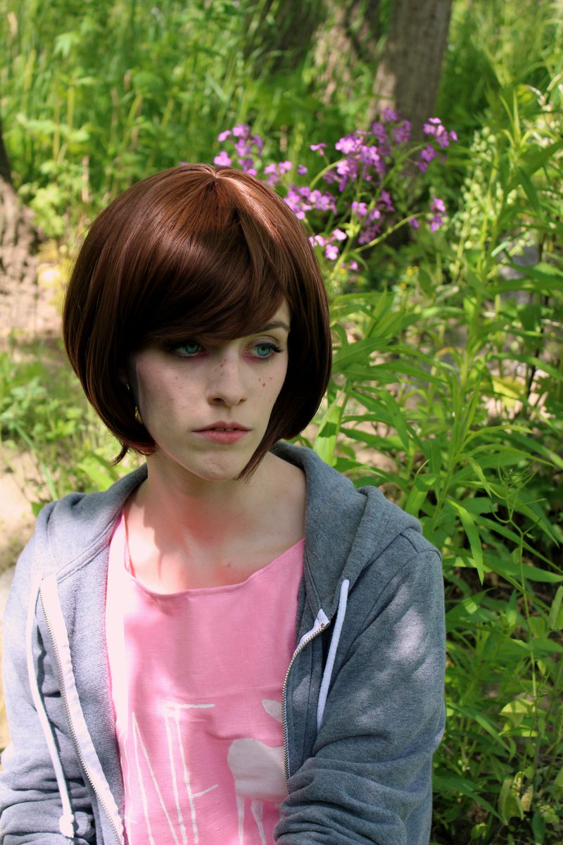 decaf_giraffe's tweet photo. throwing my hat into the ring for the @LifeIsStrange cosplay and fanart competition. I adore lis and still think of these photos fondly <3 #LifeIsStrangeSwitchCompetition 
📸: @congercine https://t.co/dLW0fVa4el