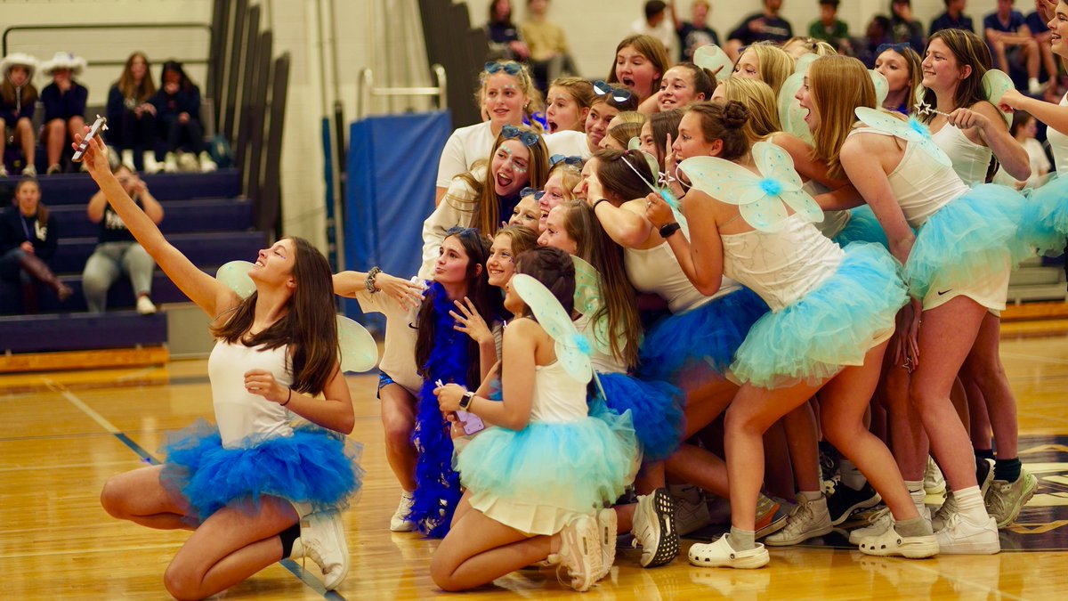 It's game day!! Join us tonight at 7PM at the Lake George football field to kickoff our homecoming weekend. Thank you to our local businesses for providing food for the booster club tonight! We also look forward to seeing our students tomorrow night at the homecoming dance!
