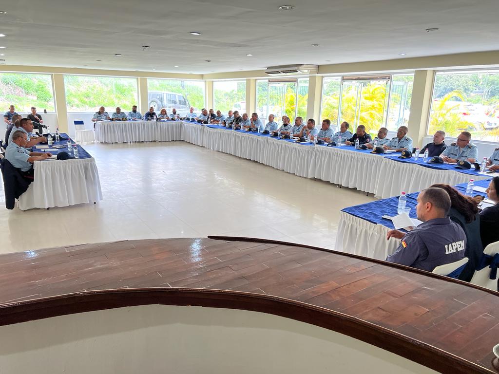 garciapintojose's tweet photo. Reunión del Estado Mayor Policial, coordinando lineamientos estratégicos emanados por mi Almirante en Jefe @CeballosIchaso1, Ministro del Poder Popular para Relaciones Interiores, Justicia y Paz, y de nuestro Gobernador @HectoRodriguez.

@PoliciaMiranda1 
#MirandaSegura 
#Miranda https://t.co/GjLH2gc5LM