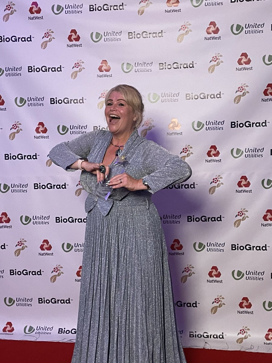 She only went and won it ! #EVAS2022  #CHARITY <a href="/Eva_Awards/">The EVAs</a>