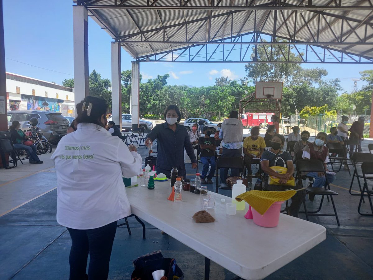 JavierVillacana's tweet photo. A temprana hora, una brigada de @ACOaxaca atendió a militantes del @PRIOaxaca_ y vecinos de la agencia de Candiani beneficiando a más de 300 personas con la jornada de Salud. El trabajo en equipo y nuevos liderazgos dan resultados para el priismo de todas las regiones de #Oaxaca https://t.co/3bHM1LDkxw