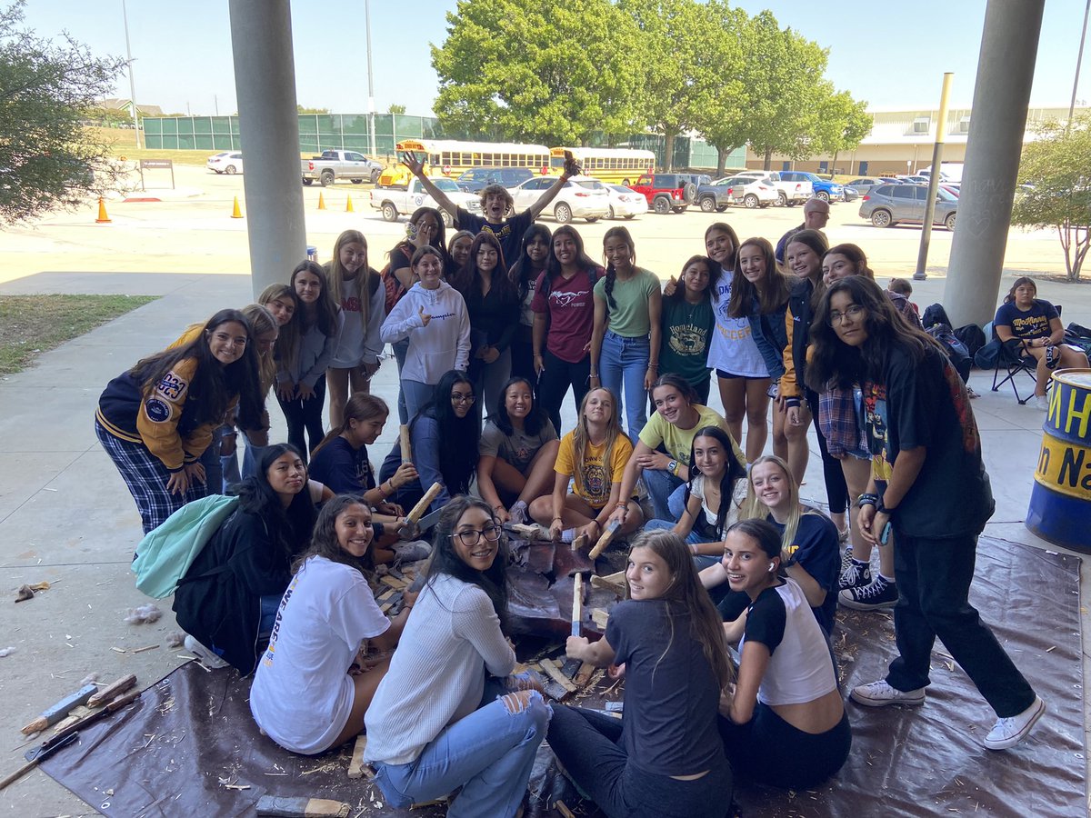 mhslionettessoc's tweet photo. Upperclassmen took over!! #beatboyd #WAWG #WAWN https://t.co/RmDP7dNHYq