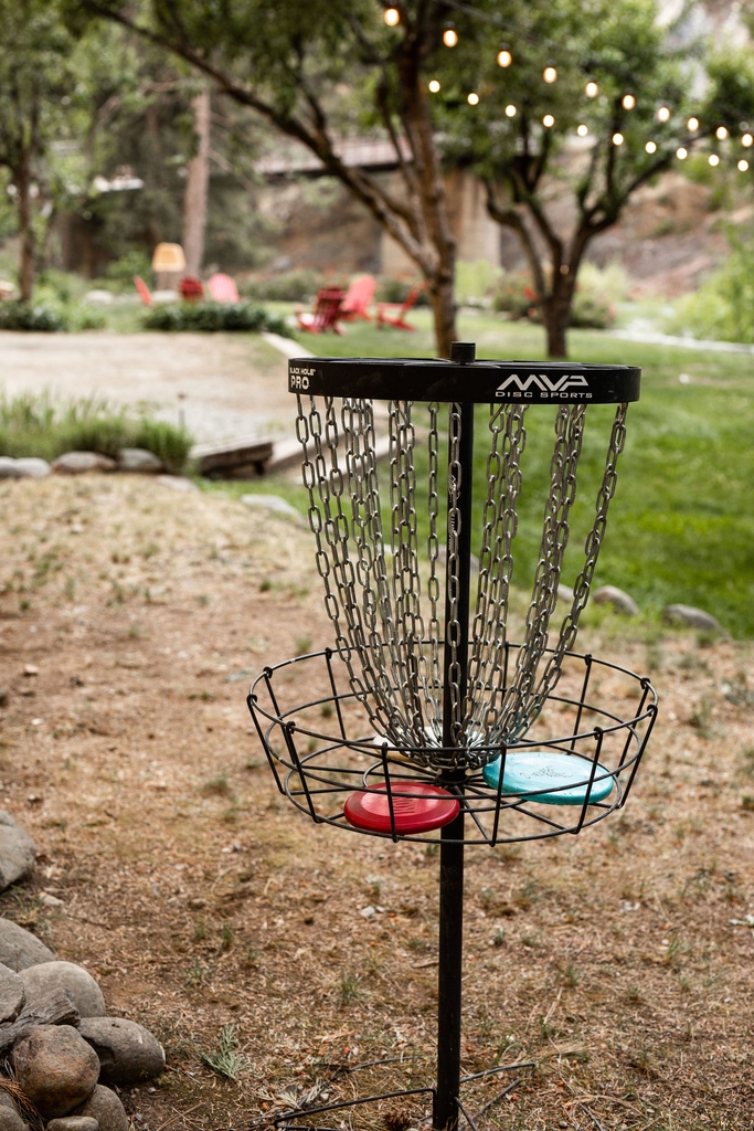 LureResort's tweet photo. A favorite fall season Lure activity: bundle up in a cozy jacket and play a game of disc golf with your neighbors 👋
#LureResort #LureLife #LostSierra #adventuredestination #getaway #cabincamping #campfire #northerncalifornia #vacation #camping #discgolf https://t.co/gdkIHr6Y4k