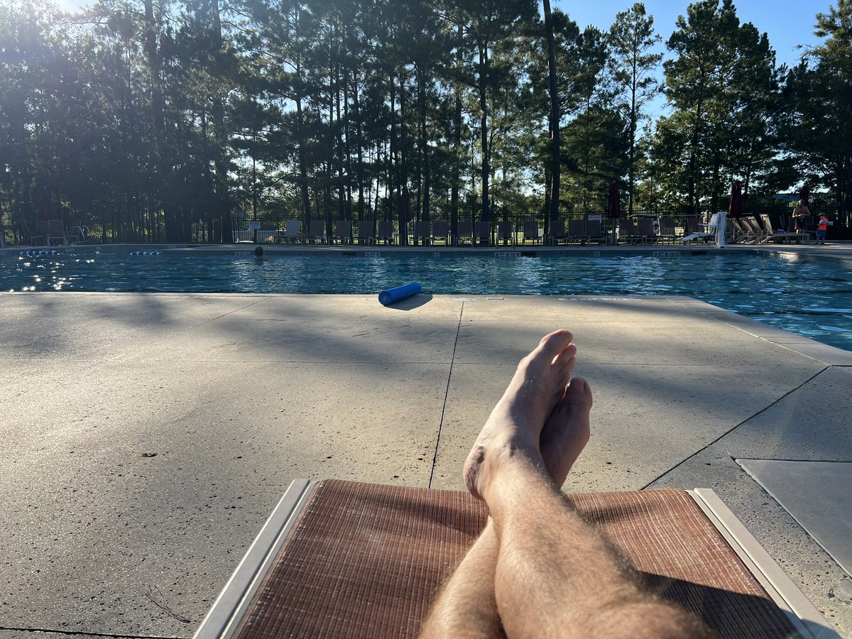 AuburnGrad2000's tweet photo. Still summer where I live #notReadyForFall https://t.co/yaHE8HDXDL
