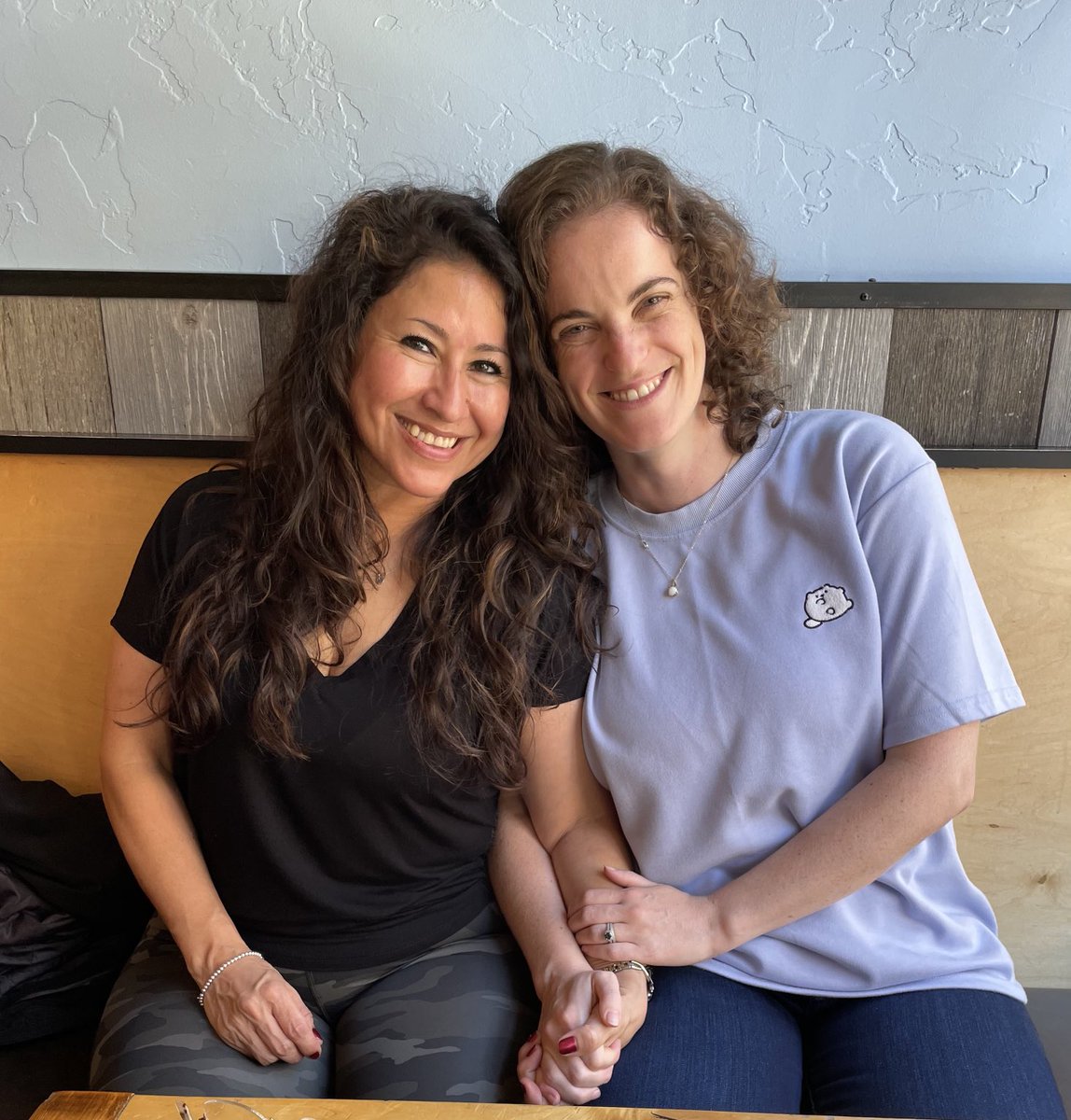 emma_b_f's tweet photo. With the craziness of #df22 settled, slowing down with my soul sister fills my heart 💙⁦@steph_herrera_⁩ #timetonap https://t.co/vql7WdZJT6