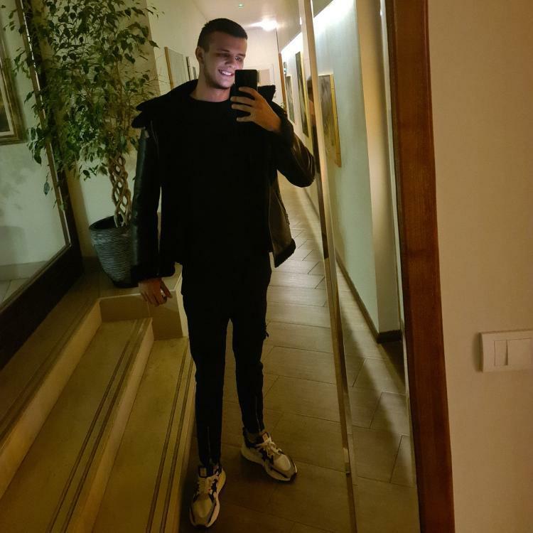 ignjatovicmm's tweet photo. Dobro veče😆 https://t.co/1k8twvdmFY