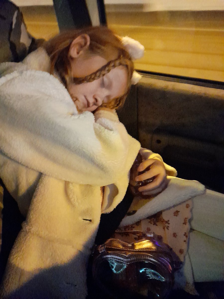 robertm23295's tweet photo. Another fantastic night of boogieing with @TheBluejaysUK at @LowtherTheatre. Thanks guys, see you next year!🤟
#RaveOn #YoungestAudienceMember #DaddyDaughterDate #Conked https://t.co/JkIFvSUQwu