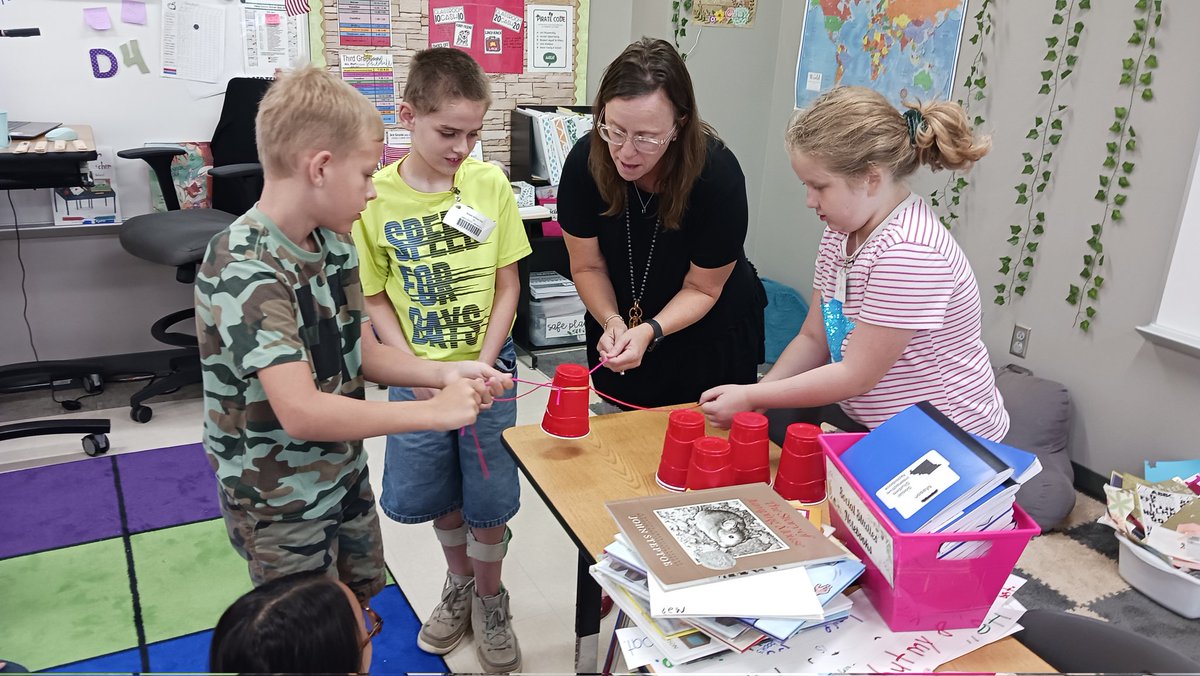 musuzq's tweet image. Some fun team building during an emints visit this week! #pesd32 #emints #classvisit