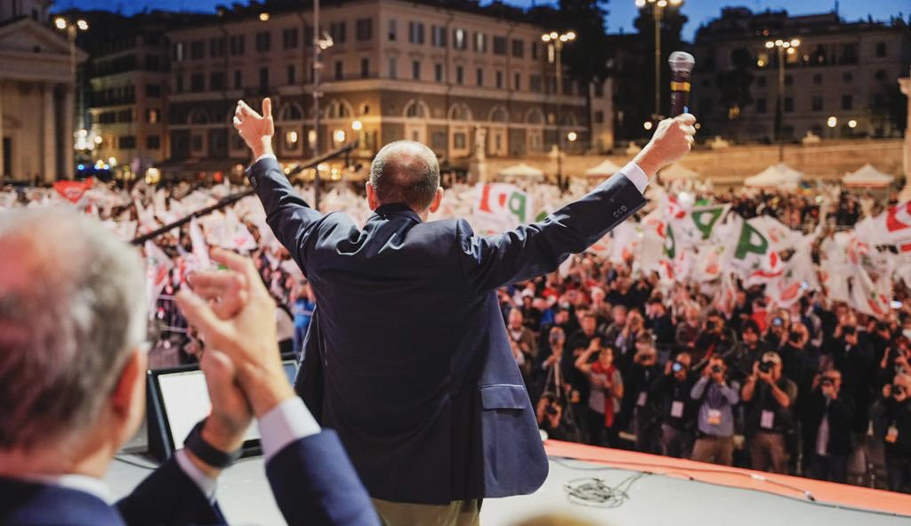 EnricoLetta's tweet photo. “La speranza siamo noi quando combattiamo tutte le ingiustizie, quando non alziamo i muri e non facciamo muri alle frontiere”. 

Grazie #DavidSassoli per quello che ci hai insegnato. 
Grazie Piazza del Popolo.
E ora andiamo a vincere!

#Scegli #VotoPD https://t.co/LTbNgegSuz