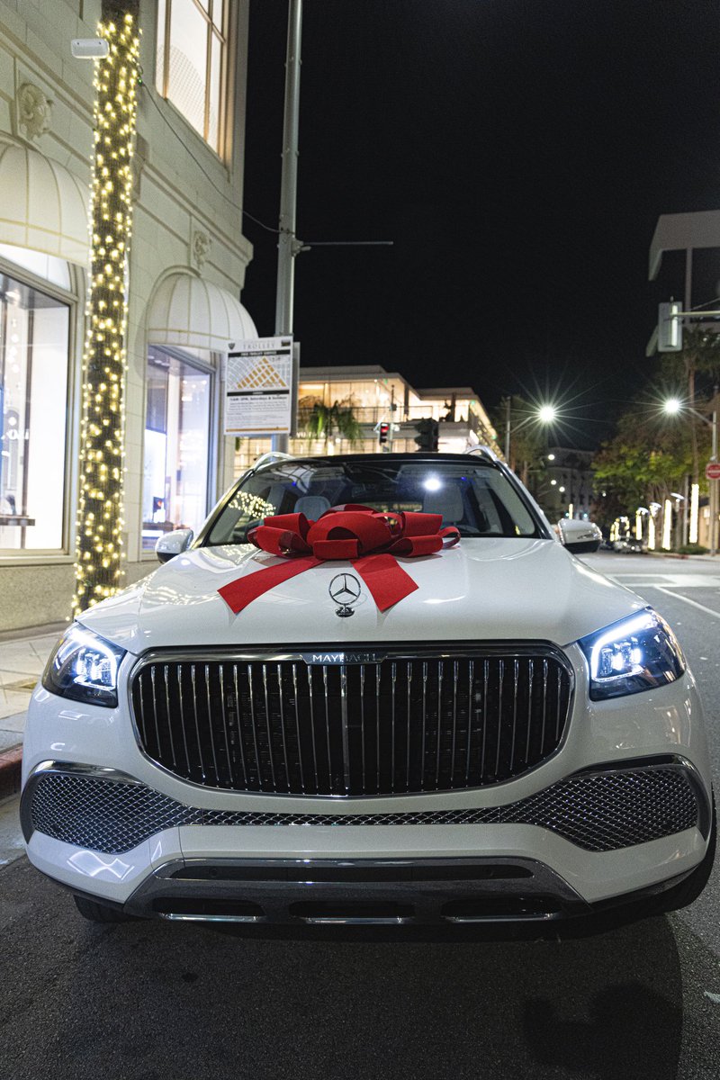 YungMiami305's tweet photo. Thank you Papi ❄️🤍🚙💨 https://t.co/XfOZ1ot4j2