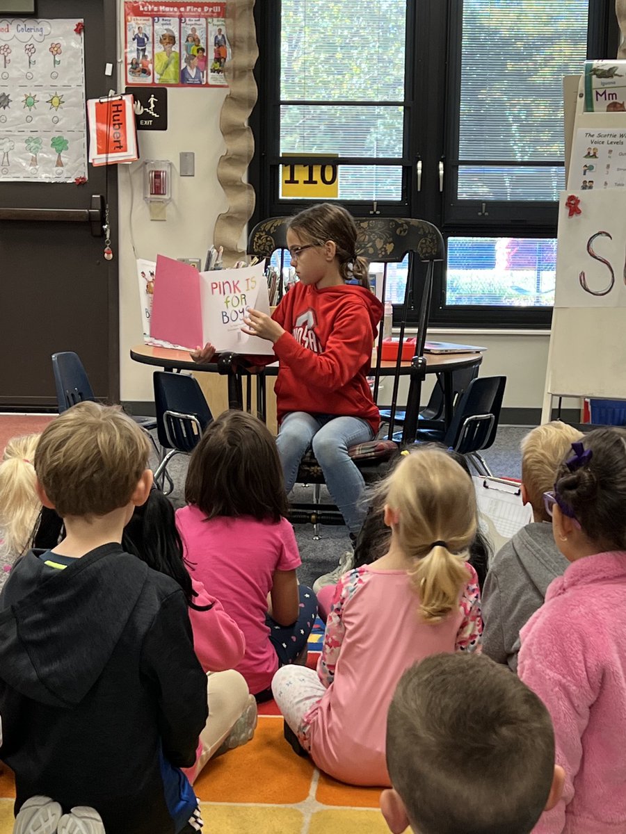 mhubertSCE's tweet photo. AM class loved having Ava as our guest reader 🥰 https://t.co/nixYDIIfsb