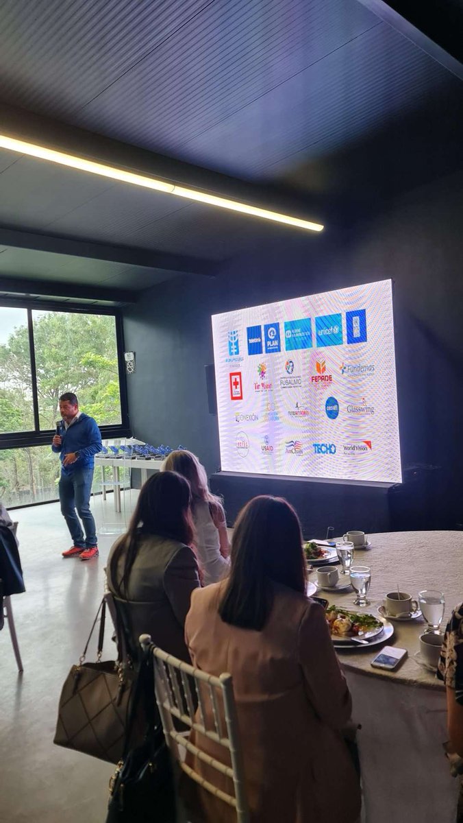 fcolaborasv's tweet photo. ¡Agradecemos a @TigoElSalvador por ser uno de nuestros grandes aliados para transformar e impulsar el futuro de nuestros emprendedores! 

🌟Con orgullo celebramos sus 30 años de trayectoria. https://t.co/b2CW156WN1