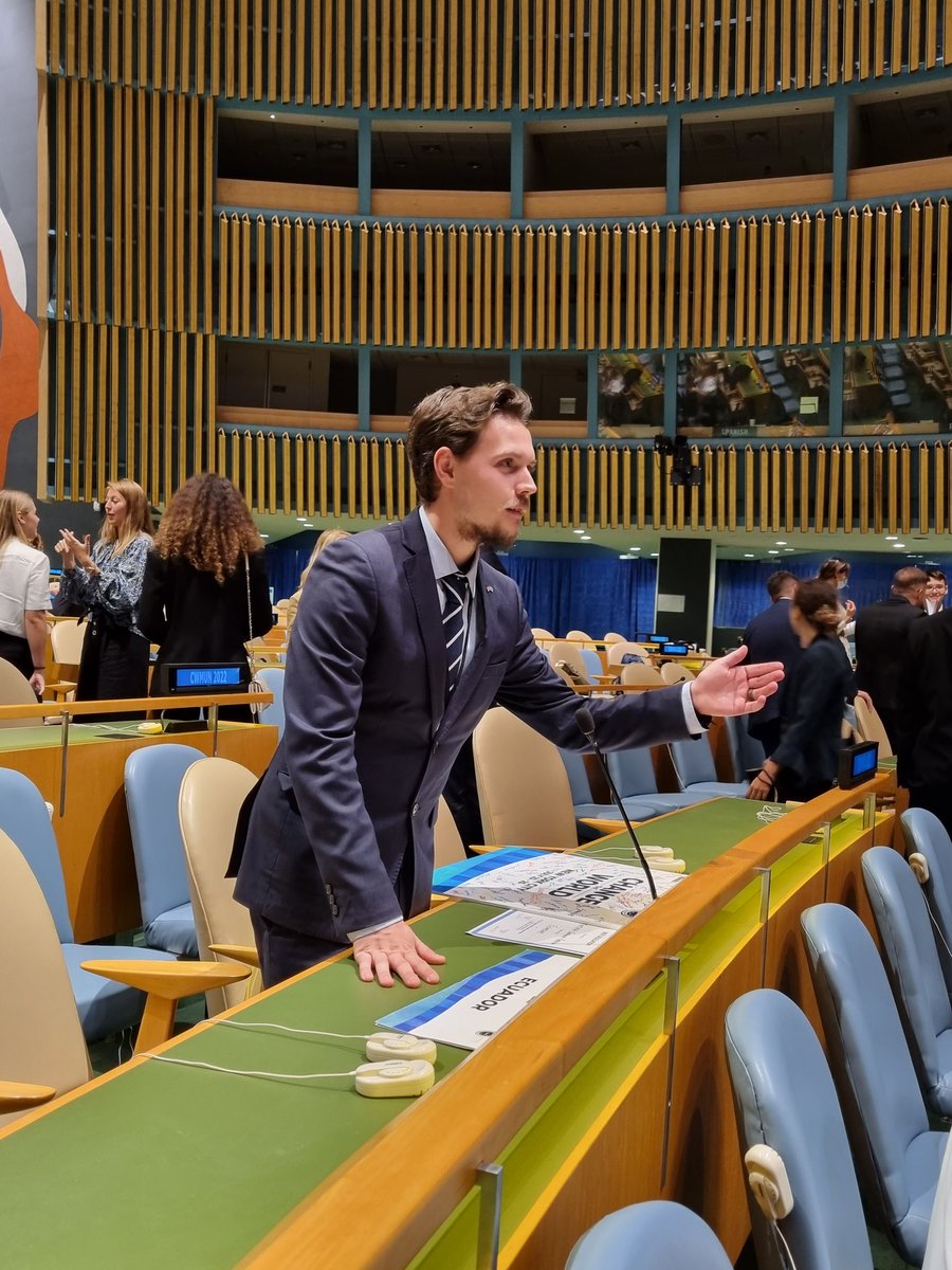 MGoodwinFreeman's tweet photo. Watching the #UNGA, crazy to think just 2 months ago I was at the #CWMUNNYC Conference, where #youngleaders from around the 🌍 came together &amp; voted for my plan to tackle #climatechange 💚 Together we can #ChangeTheWorld @CWMUN_NYC 🇺🇳 #BestDelegateAward https://t.co/eQci9VSlRO