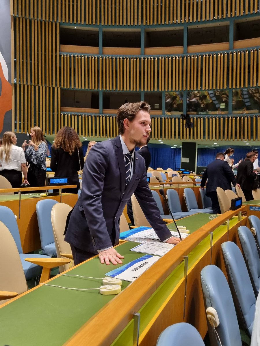 MGoodwinFreeman's tweet photo. Watching the #UNGA, crazy to think just 2 months ago I was at the #CWMUNNYC Conference, where #youngleaders from around the 🌍 came together &amp; voted for my plan to tackle #climatechange 💚 Together we can #ChangeTheWorld @CWMUN_NYC 🇺🇳 #BestDelegateAward https://t.co/eQci9VSlRO