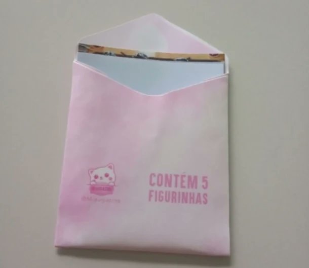 armyscarioca's tweet photo. Na @miaugazine o mais legal é que além de ter kits photocards lindíssimo, tem o álbum de figurinhas BTS e as próprias pack de figurinhas você encontra lá mesmo.
 Trabalho incrível 💜

#albumdefigurinhas #kitphotocards #lojinhavirtual #lojinhaonline #armyscarioca #armyemprendedora https://t.co/xUi6FGedn6
