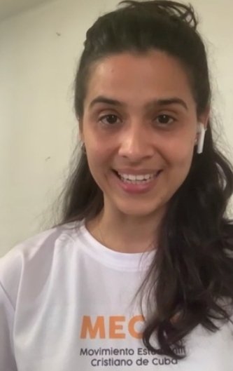 🙋🏻‍♀️Glenda: Mujer, cubana, cristiana, feminista y justa.

🙋‍♀️Yo: mujer, cubana, atea, feminista, militante y justa. 

En nuestras diversidades encontramos un bien integral y superior, el AMOR❤️

Las dos votamos #CódigoSí
💪🏽