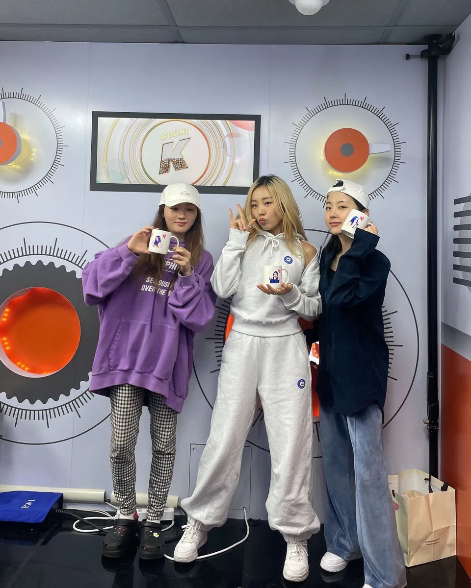 LC_Sinformation's tweet photo. 220923 SoundK Instagram

https://t.co/JhEdpjDt8p

@LC__Ashley @LC__Sojung @LC__zuny @SOUNDK2022 #LADIESCODE #레이디스코드 #ASHLEY #애슐리 #CHOIBITNA #최빛나 #SOJUNG #소정 #LEESOJUNG #이소정 #ZUNY #주니 #KIMJOOMI #김주미 #SOUNDK #사운드케이 https://t.co/yyGH516uxN