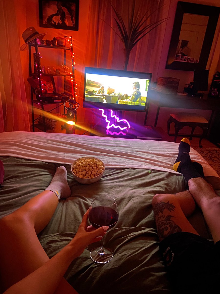 my ideal lil spooky friday🖤