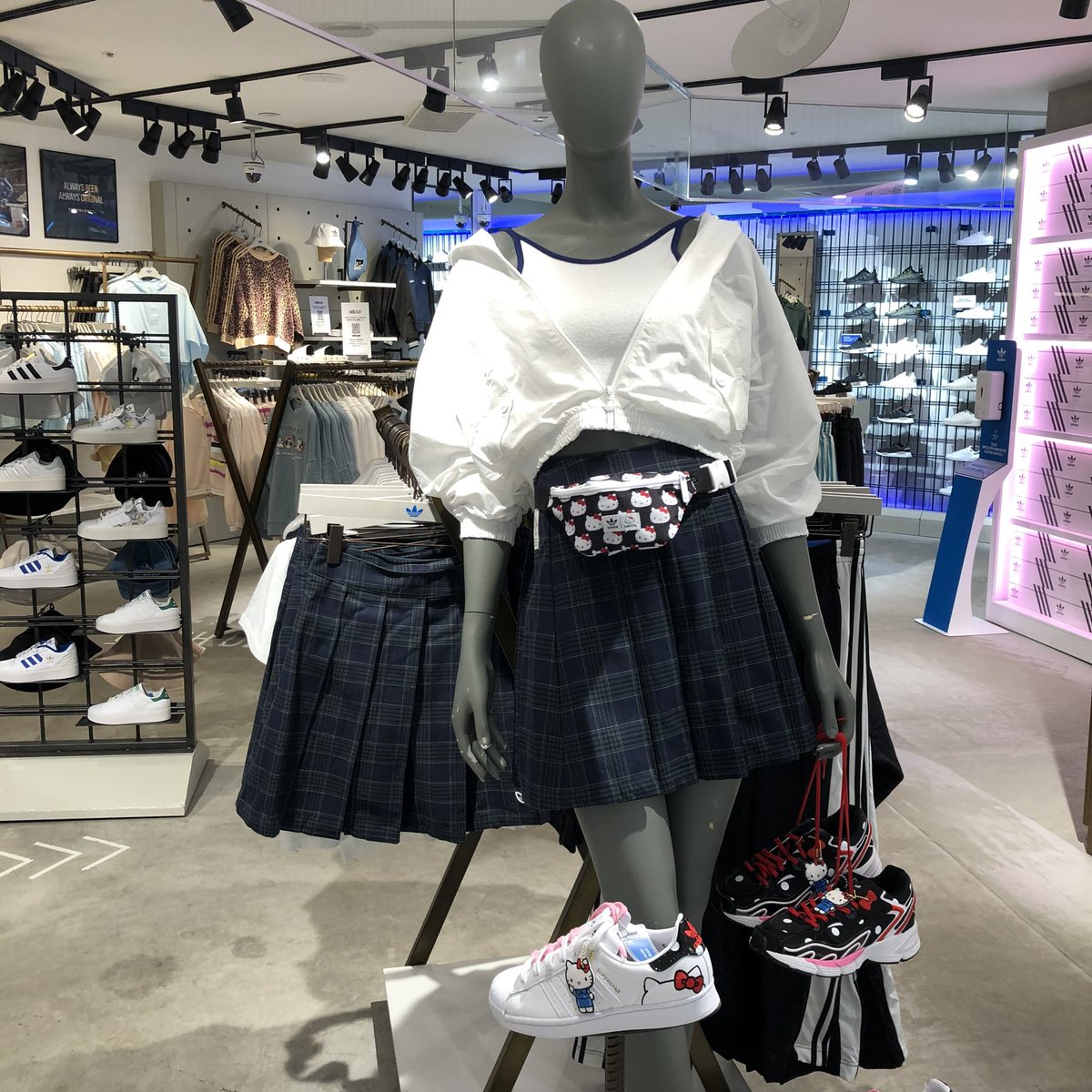 SHIBUYA109NET's tweet photo. 秋のカレッジスタイルにぴったりの
チェック柄プリーツスカート👩🏻‍🎓⚜️

ブランドロゴがアクセントになって超かわいい🥺
@adiOriginalsJP https://t.co/E0jgZTyW8g