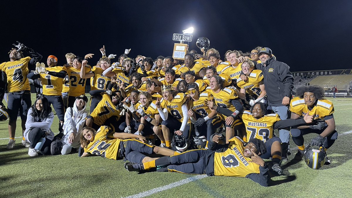 NCTV17's tweet photo. FOOTBALL: The Eola bowl stays with Metea Valley. The Mustangs take down Waubonsie Valley by a score of 17-7. 
@MeteaFootball @MeteaAthletics https://t.co/78rBf7Szui
