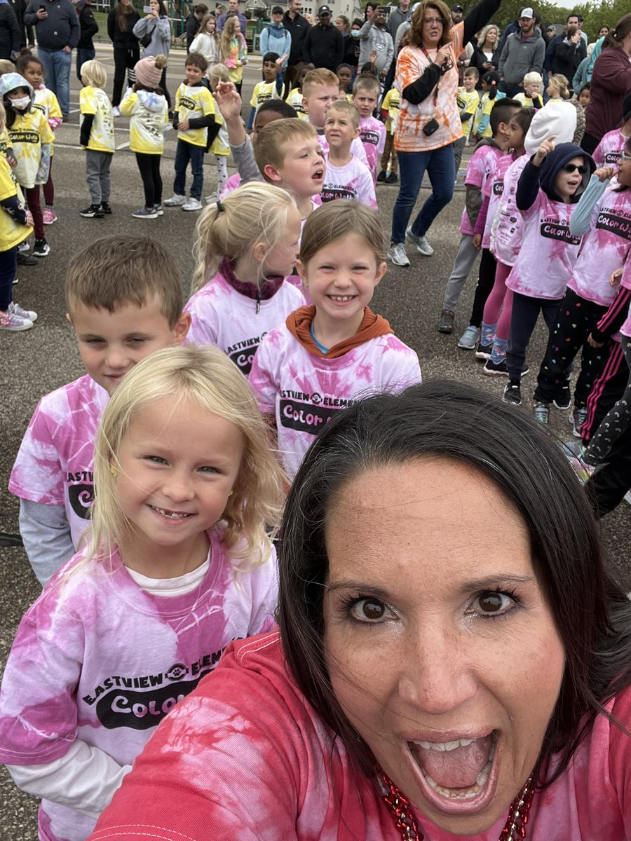 JessicaSuby's tweet image. So much excitement at Eastview’s 
Walk-A-Thon today!!! 🎉Thank you families for all your support!!! 
You. Are. Amazing.
❤️🧡💛💚💙💜
#EVEPride
#colorwalk
