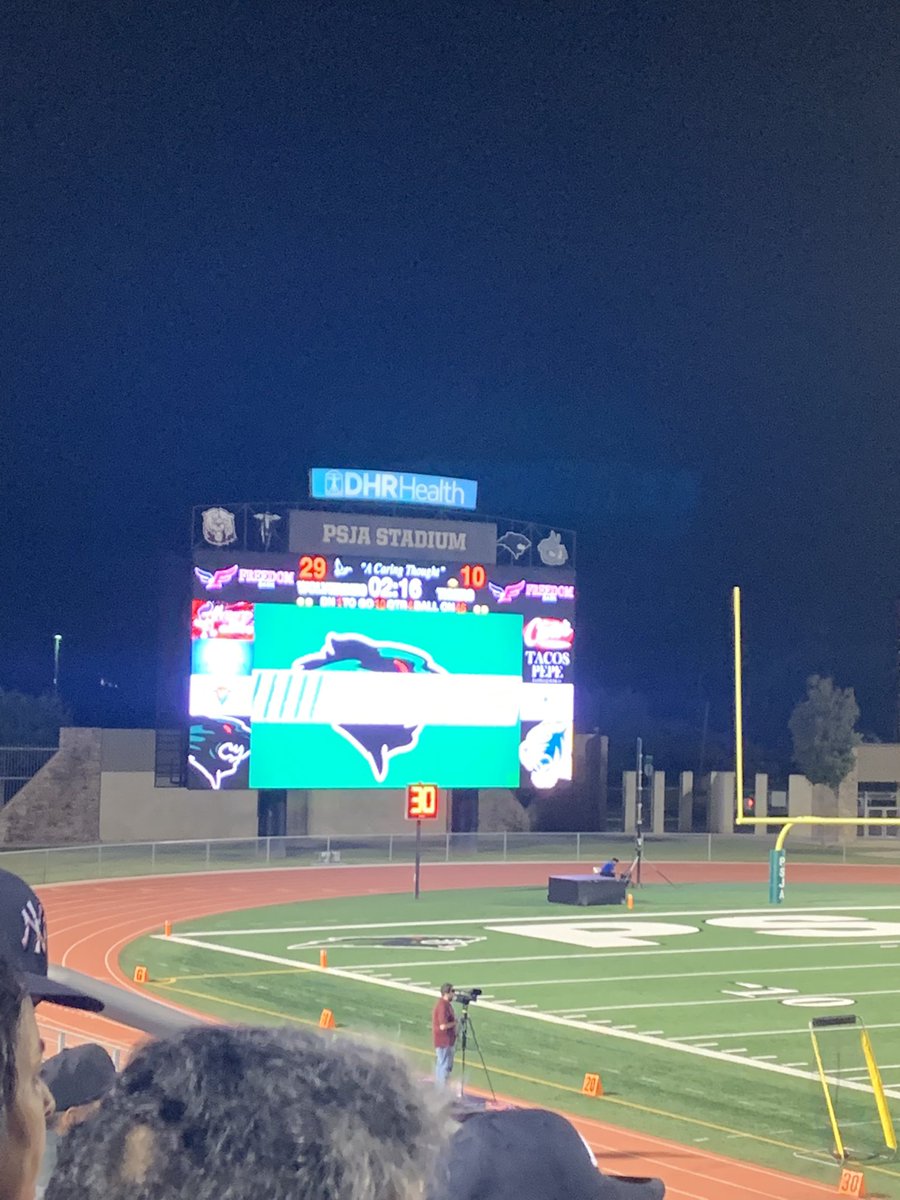 WolverineLib1's tweet photo. Gooo Wolverines! 💚🏈 https://t.co/DT1DKQQ7Cy
