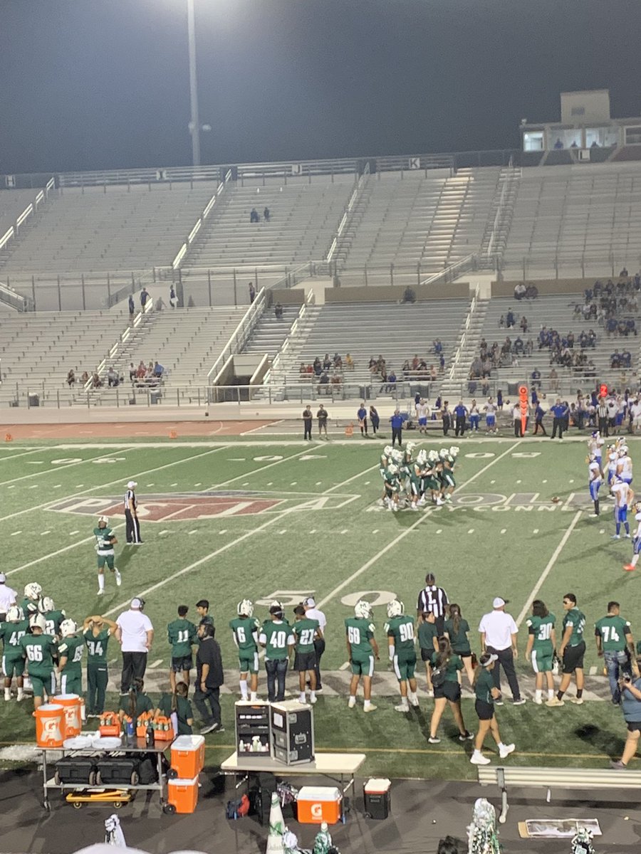 WolverineLib1's tweet photo. Gooo Wolverines! 💚🏈 https://t.co/DT1DKQQ7Cy