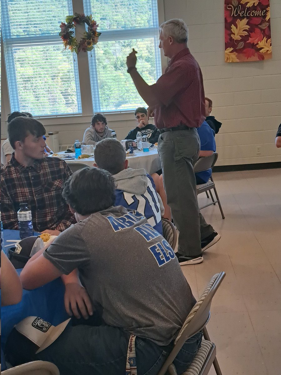 gatecityumc's tweet photo. GCUMC members, Tom Beasley, #Steelers and #Redskins, and 2 time Super Bowl Champ, spoke to the Gate City Blue Devils football team tonight. They were well fed by our great kitchen crew. And then they beat Union.
A good Friday in Gate City, VA https://t.co/omgOCaAItW
