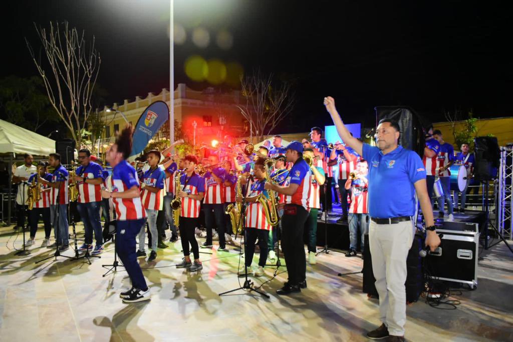 manueldiazcol's tweet photo. Espectacular, un show de primer nivel el presentado por los jóvenes de la OVA, Baila la Gente y Viva la Barra en el cierre de la semana de la convivencia que la gente de Soledad disfrutó de principio a fin. #CreamosConvivencia 🙂🇦🇹 https://t.co/zL1NU4O8Q8