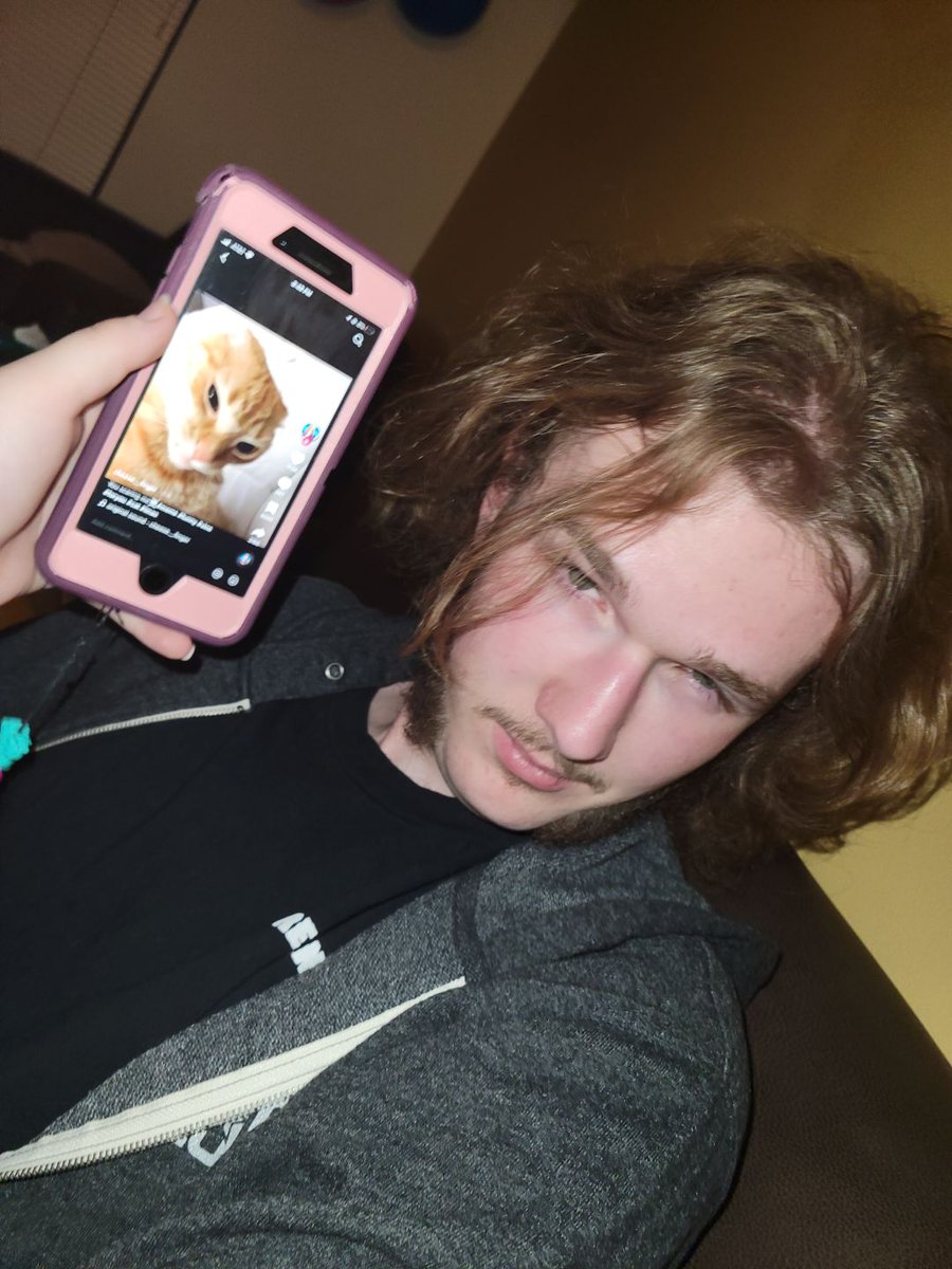 McShatMyself's tweet photo. Scaring the hoes https://t.co/4dGvjjVjRX