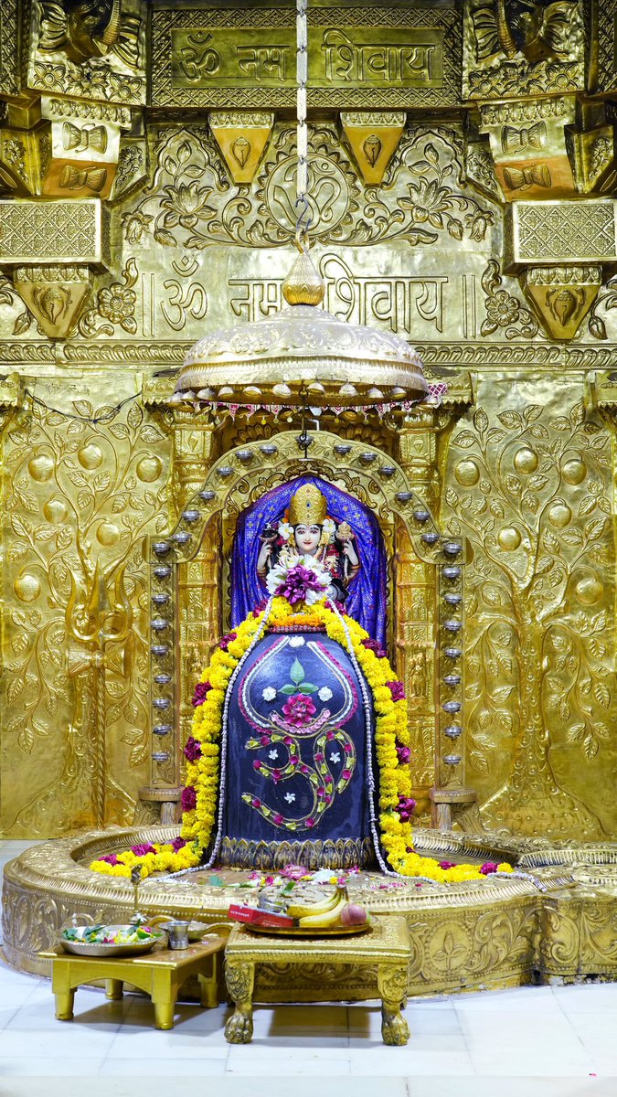 12Jyotirling's tweet photo. श्री सोमनाथ ज्योतिर्लिंग जी के आज के प्रातः शृंगार आरती दिव्य दर्शन 24.09.2022 https://t.co/VLNq1RVbFo