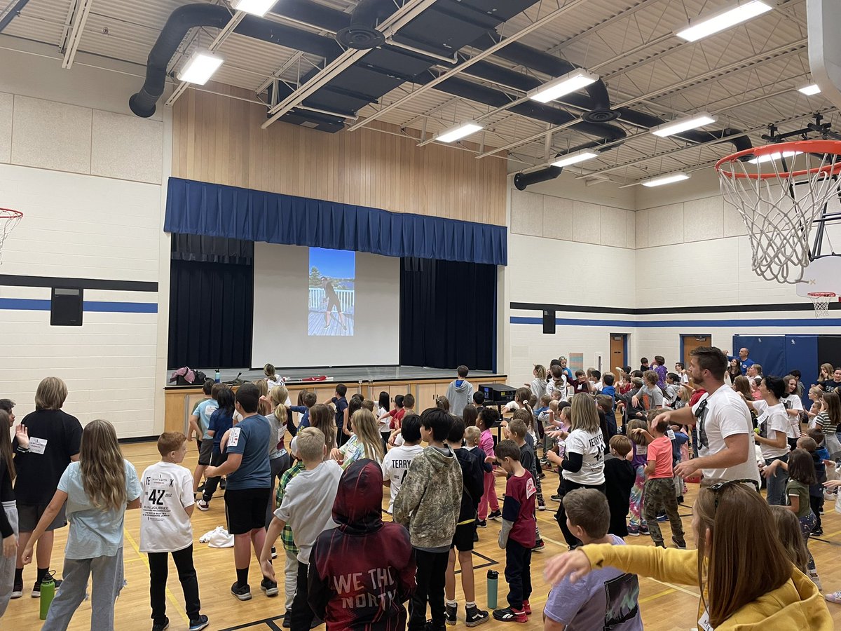 MLBClarke's tweet photo. After a great warm up in the gym, @SMCDSB_CMA students are off!  A beautiful afternoon for our Terry Fox run!  Why to go Coyotes! #tryliketerry https://t.co/L8eD6FFRxy