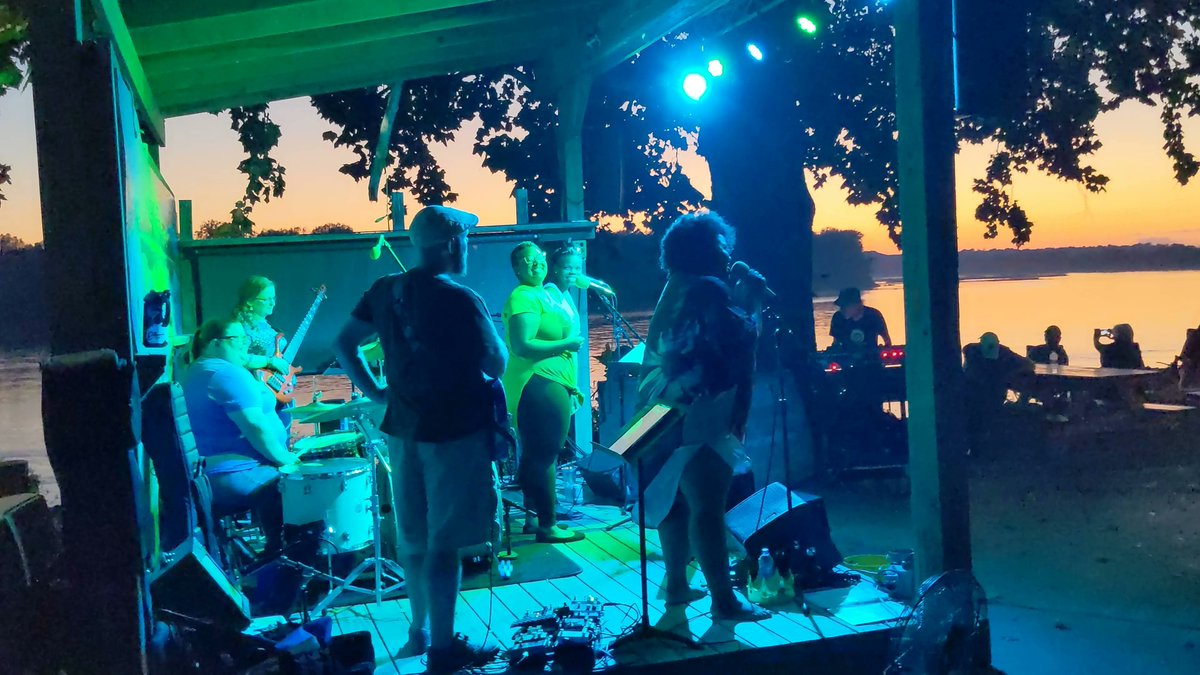 CalebA28music's tweet image. Oh, my life is fun. 

Photo: @easims_4  from the @rkhdband gig at Cooper’s Landing

#MOmusic #rkhdband #makemusic