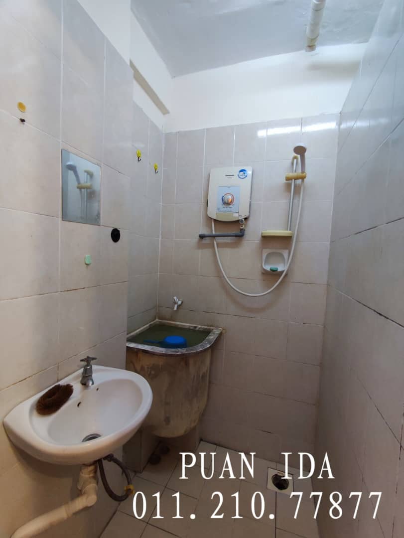 IdaHartanah's tweet photo. Untuk Dijual Pangsapuri Pinang Emas, Batu Ferringhi, Penang
RM135,000(NEGOTIABLE)
    ++ Jenis Kediaman : Apartment / Pangsapuri
    ++ Keluasan : 560 kps
    ++ Bilik :  3(Bed) + 2 (Bath)
Harga Jualan : RM 135,000
Hubungi :
                   011-210-77877(Puan Ida) https://t.co/niEotL2d0d