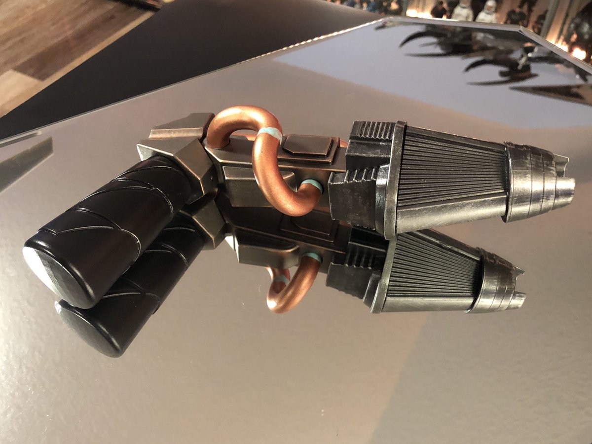 GeekToyLove's tweet photo. #StarTrekVoyager Kazon phaser pistol. Resin printed on an Anycubic photon mono X with Sirayatech Grey ABS resin. Finished in high quality automotive paints like they used on the show.
#2022Commissions #GeekDen #CommissionsOpen https://t.co/MsagGXqHPK