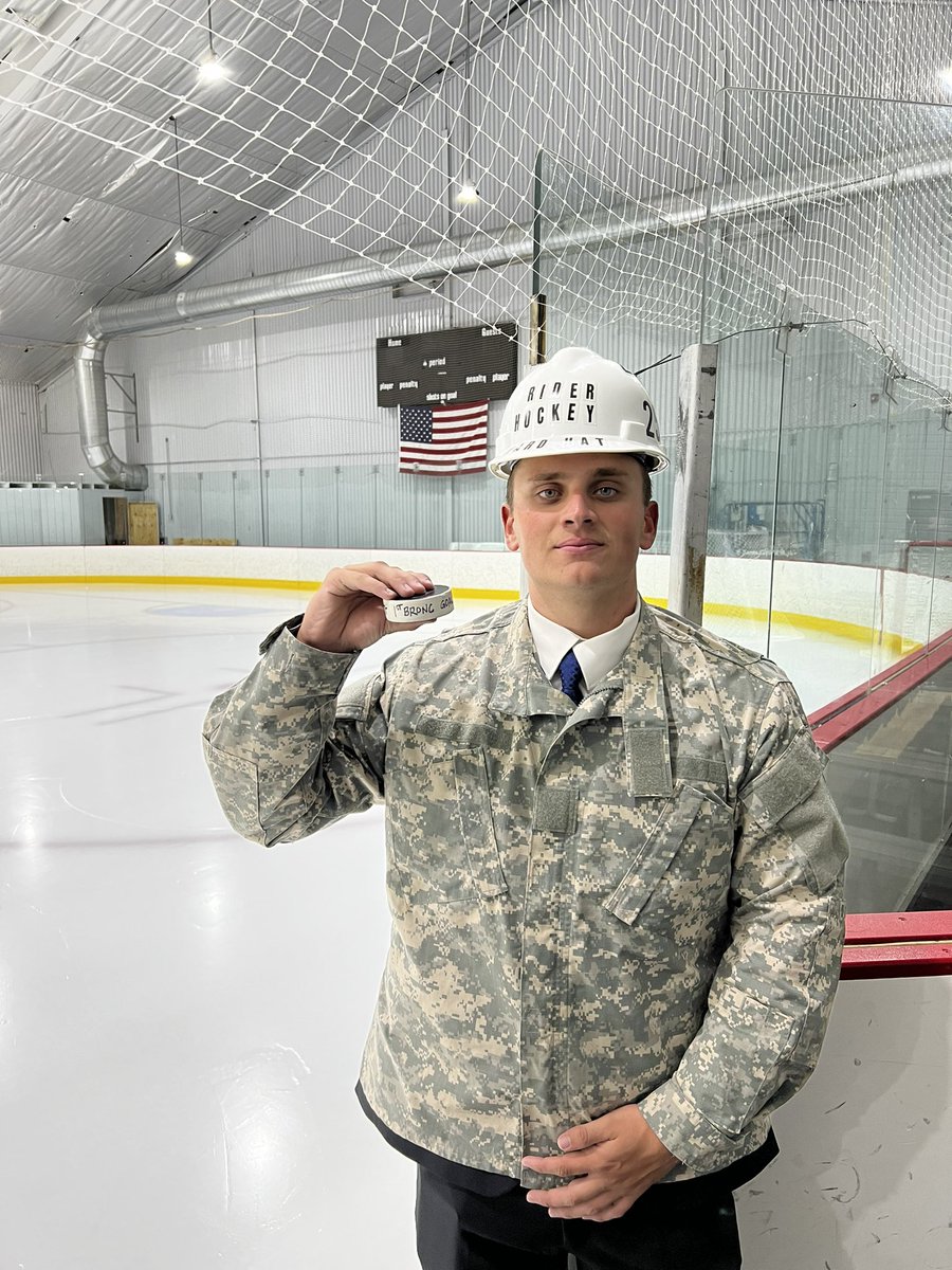 RiderIceHockey's tweet photo. McDermitt scores his first collegiate goal to give Rider 2-0 lead in the second. And earns #hardhat and #rangerjacket with complete game effort end to end.
#RiderIce #TheBrotherhood #WelcometotheShow https://t.co/MCkSU3XI20