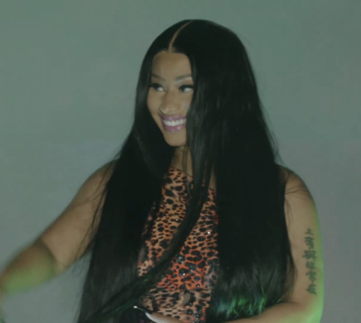bigbarbie26's tweet photo. That smile 😃 warms my heart 🥺 #queensinqueens #NickiRollingLoud https://t.co/FyKXh4AXVH