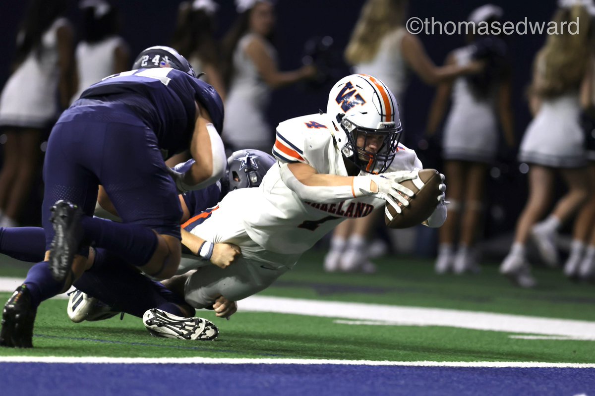 T_Edward_Photo's tweet photo. @WakelandFTball makes school history with a 38-10 victory over Lone Star. Congrats boys!! #WeOverMe #wakelandfootball #wakeland #fisdsports https://t.co/EU9QSc2TJk